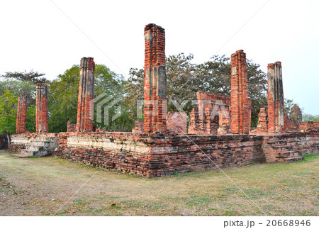 Ayutthaya temple ruins, Wat Mahathat Thailand Ayutthaya temple ruins, Wat Mahathat Thailand 20668946