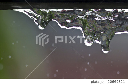 Water slash in rainy day 20669821