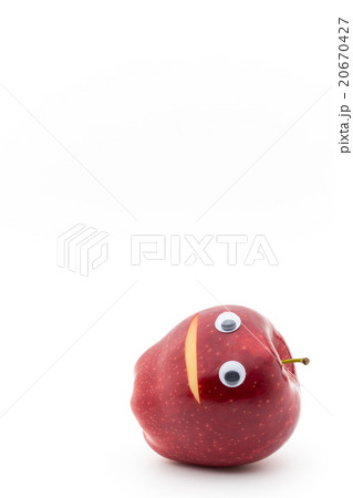 目玉シール・赤リンゴ: Wiggly-eyed red apple (Red Delicious) 目玉シール・赤リンゴ: Wiggly-eyed red apple (Red Delicious) 20670427