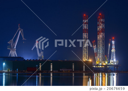 Industrial cargo cranes in the dock 20676659