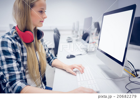 Serious student working on computer 20682279
