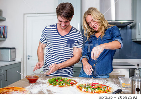 Smiling couple preparing pizza 20682592