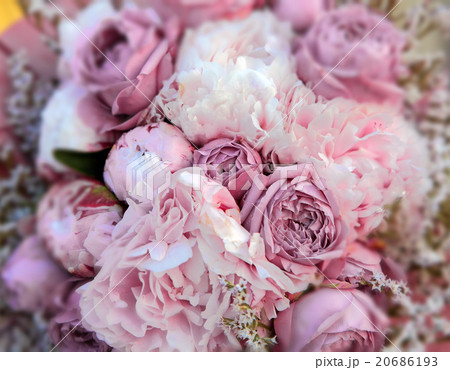 Detail of pink roses bouquet 20686193