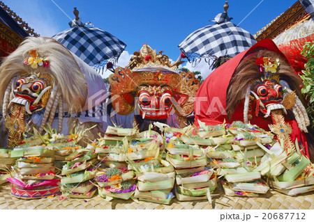 Traditional Balinese spirits - Barong, two Leyaks 20687712