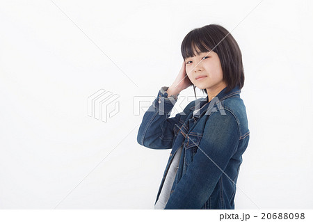 Gジャンを着た可愛らしい女子中学生 20688098