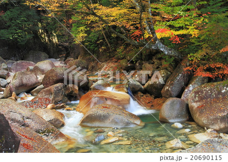 秋紅葉の渓谷 秋紅葉の渓谷 20690115