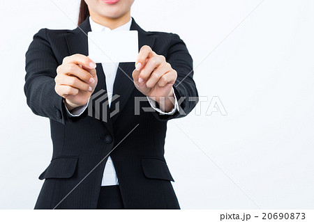 白いカードを持った女性 マイナンバーカード クレジットカード 社会保障制度 はめ込み合成用 白いカードを持った女性 マイナンバーカード クレジットカード 社会保障制度 はめ込み合成用 20690873