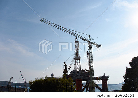 Offshore drilling platform Offshore drilling platform 20692051