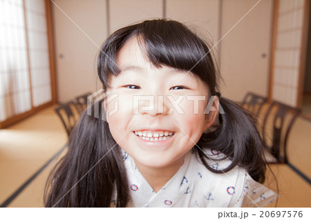 家族旅行　子供／娘　笑顔　UP 20697576
