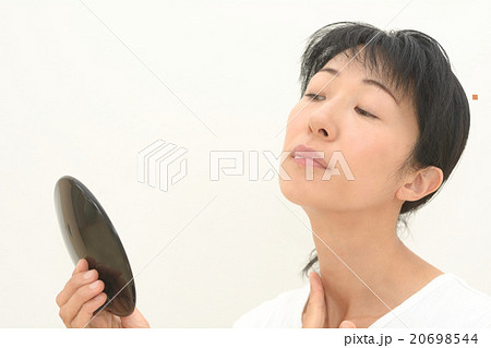 加齢を気にする女性 加齢を気にする女性 20698544