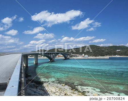 慶良間諸島 阿嘉島と慶留間島を結ぶ阿嘉大橋の写真素材 7004