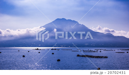 桜島の朝かすみ 20702431
