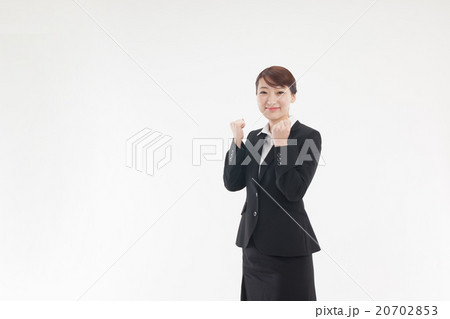 ガッツポーズスーツの女性 ガッツポーズスーツの女性 20702853
