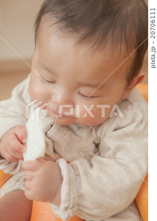 6 months old 20706111