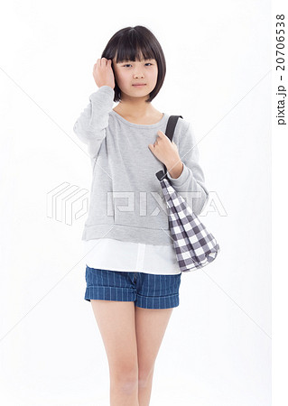 女子中学生　私服 休日に可愛い私服を着た女子中学生の写真素材 [20706538] - PIXTA