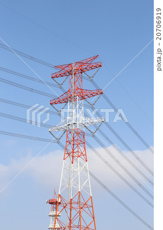 高圧電線と鉄塔 20706919