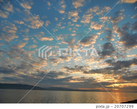 幻想的な宍道湖畔の夕景 幻想的な宍道湖畔の夕景 20707299