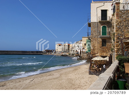 Old town in Cefalu - Sicily, Italy Old town in Cefalu - Sicily, Italy 20709789