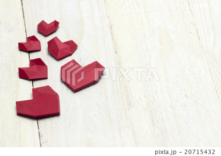 Lovely heart's on white wood Lovely heart's on white wood 20715432