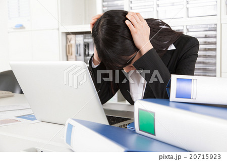 悩むOL 悩むOL 20715923