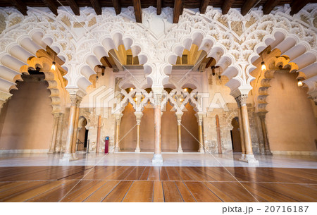 Zaragoza alcazar Corridor 20716187