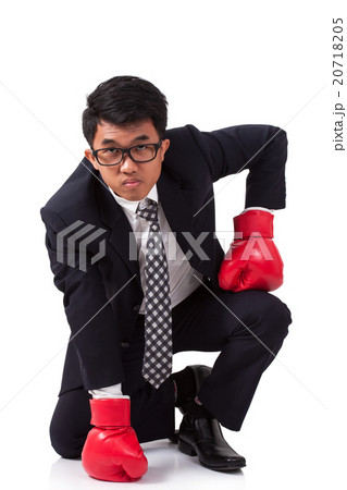 Businessman with red boxing gloves 20718205
