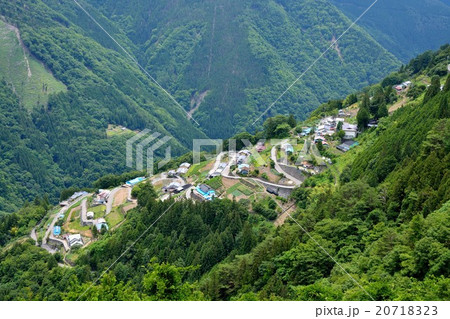 天空の里　日本のチロル　下栗の里 20718323