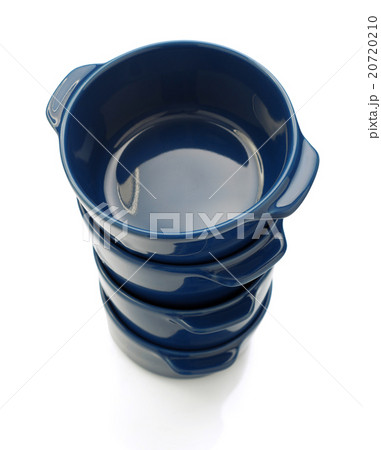 empty ceramic pot on white 20720210