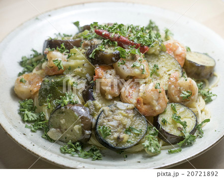 エビと茄子のバジルソースパスタ 20721892