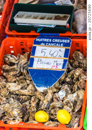Oysters market in Cancale, France 20725690