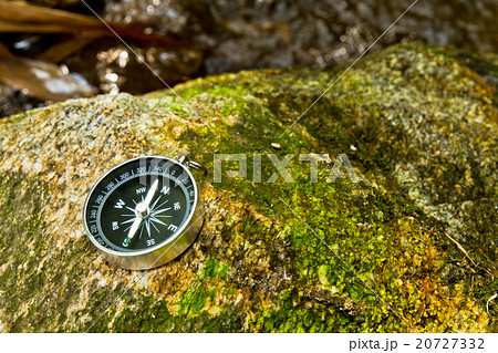 compass on the rock 20727332