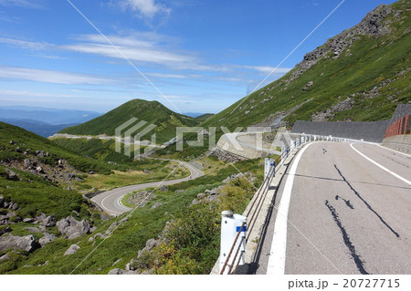 乗鞍スカイラインの360度以上に曲がりくねった道 20727715