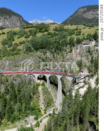 レーティッシュ鉄道アルブラ線 ランドヴァッサー橋の写真素材 7295