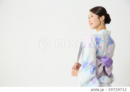 浴衣 若い女性 浴衣 若い女性 20729712