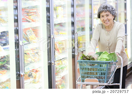 スーパー　ショッピング 20729757