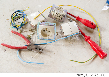 Electrician's tools 20743446