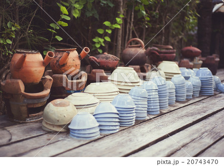 Ceramic dishes 20743470