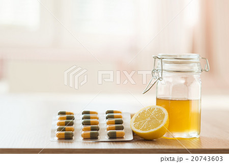Detail of honey and lemon Detail of honey and lemon 20743603