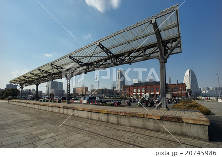 汽車道の終点にあるプラットホーム（臨港線の旧横浜港駅）、横浜 20745986