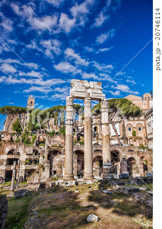 Famous Roman ruins in Rome, Italy 20746114