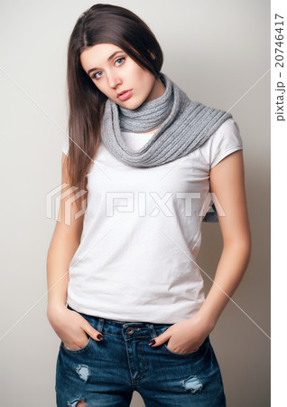 Beautiful young woman Beautiful young woman 20746417