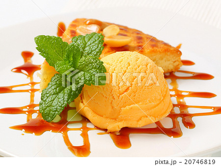 Almond cake with ice cream and caramel sauce Almond cake with ice cream and caramel sauce 20746819
