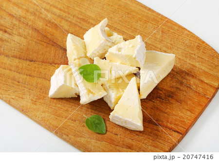 Chaource cheese 20747416