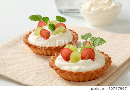 Cream tarts 20747947