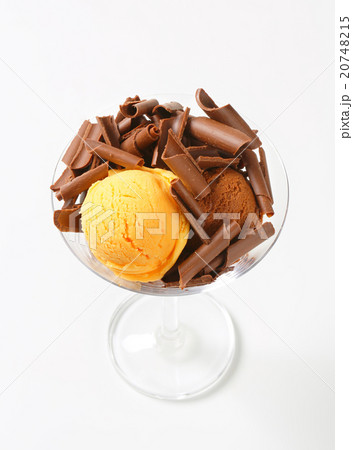 Ice cream with chocolate curls Ice cream with chocolate curls 20748215