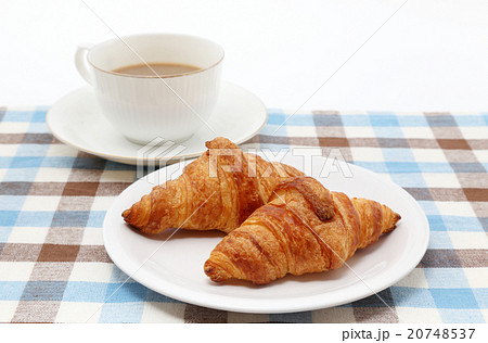 クロワッサンとコーヒー クロワッサンとコーヒー 20748537