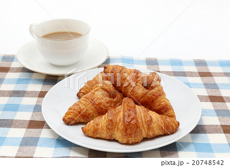 クロワッサンとコーヒー クロワッサンとコーヒー 20748542