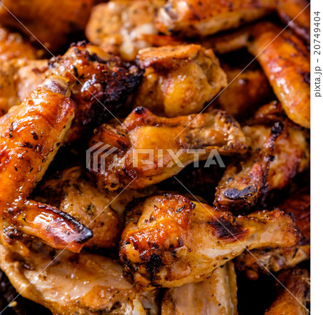 Closeup Bbq chicken wings with sauce 20749404
