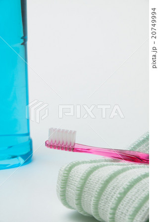 歯ブラシとデンタルリンスでお口の健康を 20749994