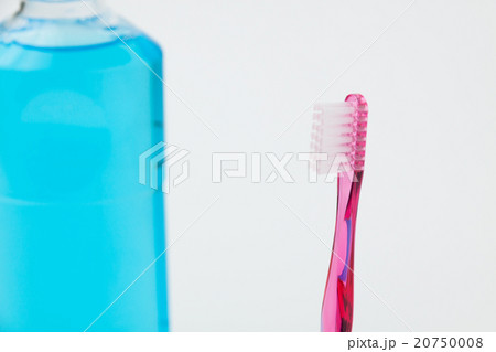 歯ブラシとデンタルリンスでお口の健康を 20750008